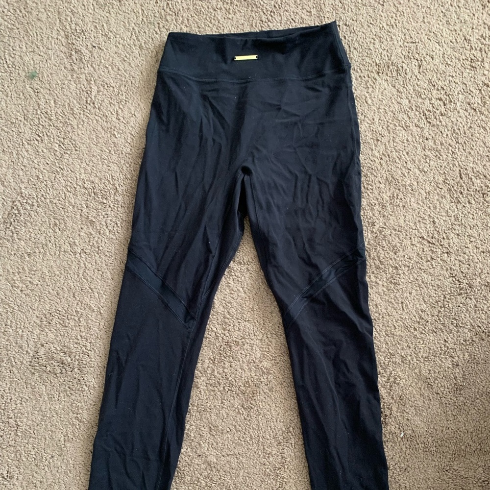 Never worn! Whitney Simmons gymshark collection. Black leggings Size S